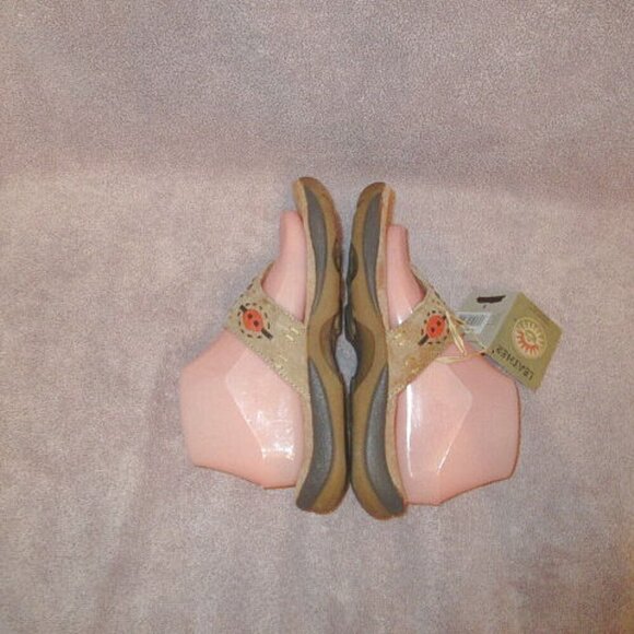 Earth Shoe GELRON 2000 Thong SANDALS Size 8 EMBROIDERED Embellished SUEDE Boho - Picture 10 of 12